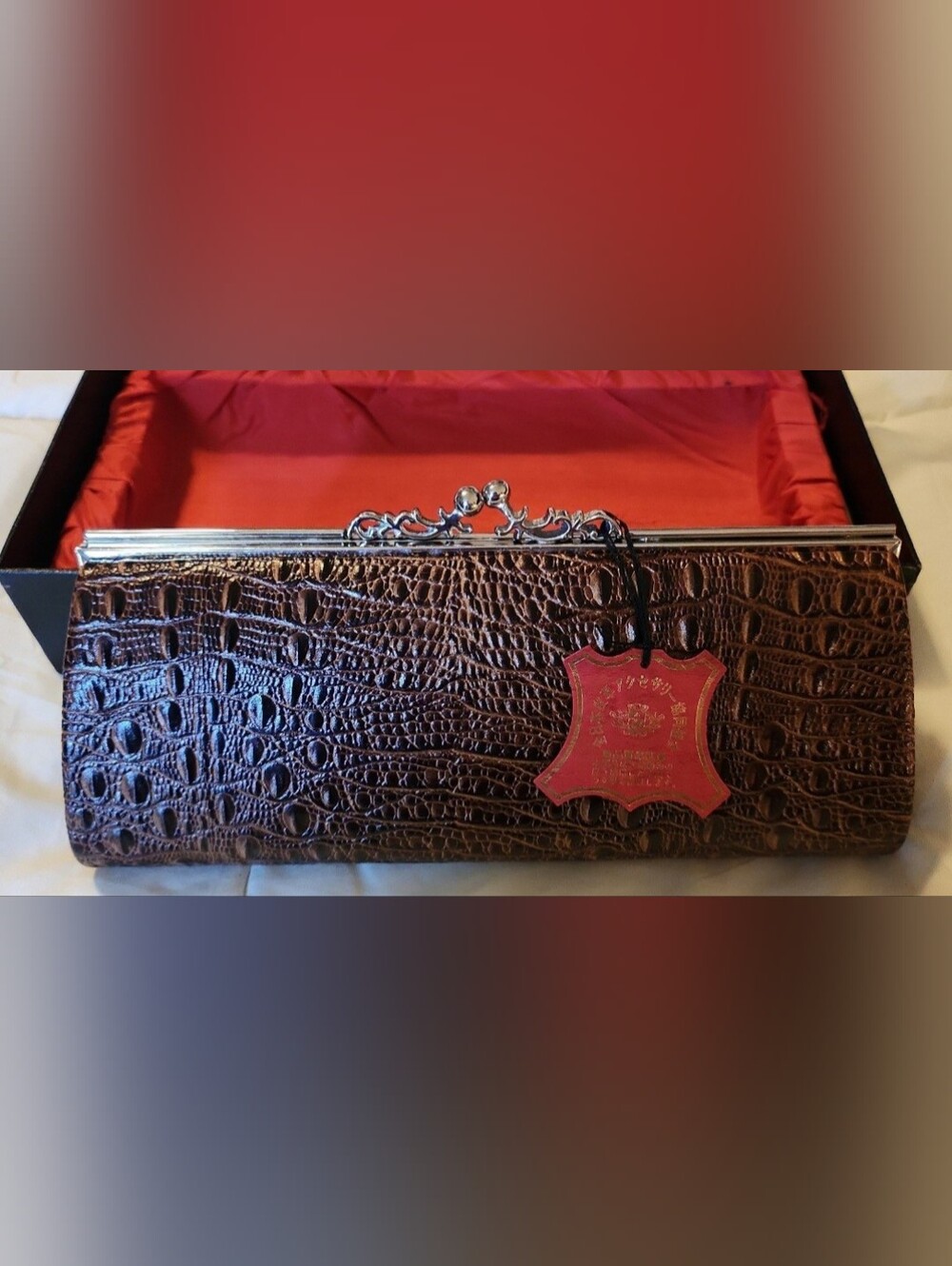 Kisslock Clucth Wallet